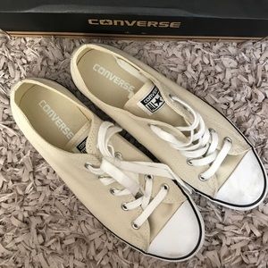 *Sold* Converse sneakers